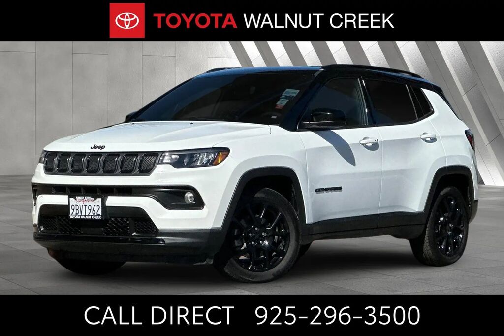 2022 Jeep Compass Latitude — photo 1 of 13