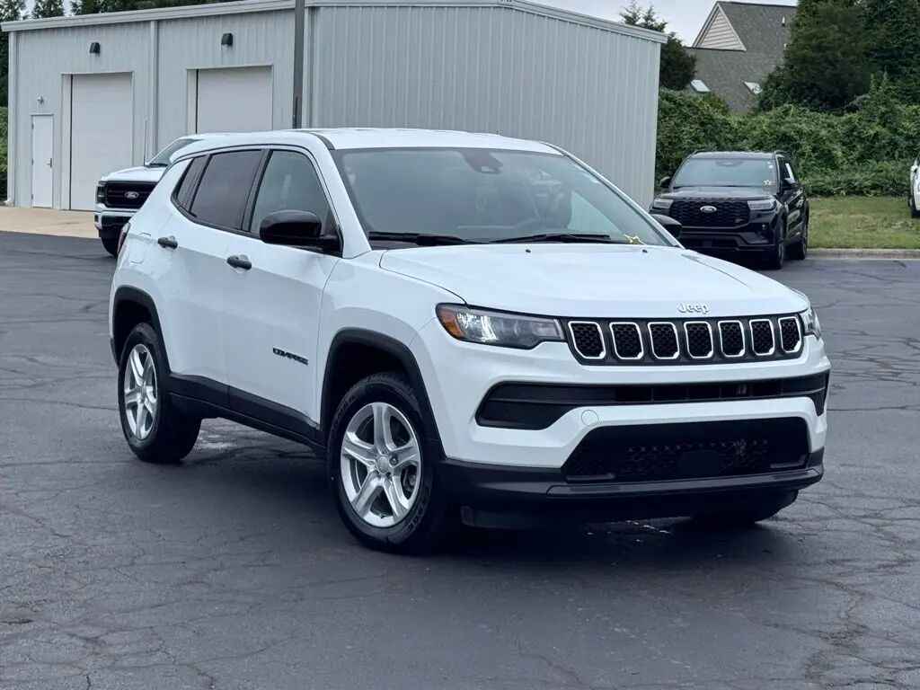 2023 Jeep Compass Sport — photo 1 of 13