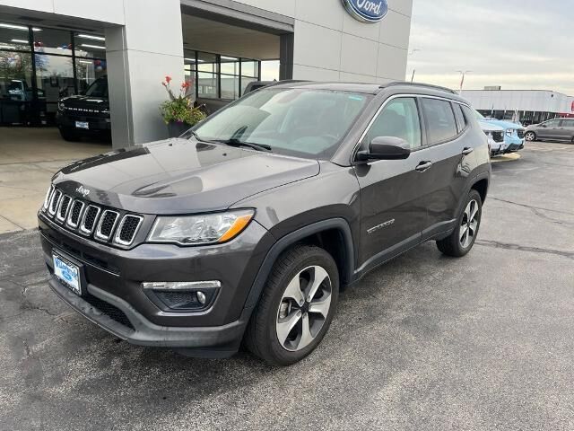 2020 Jeep Compass Latitude — photo 1 of 39