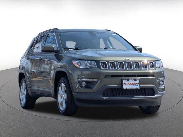 2017 Jeep Compass Latitude — photo 1 of 13
