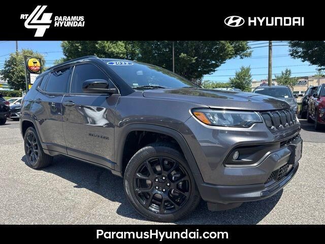 2022 Jeep Compass Altitude — photo 1 of 13