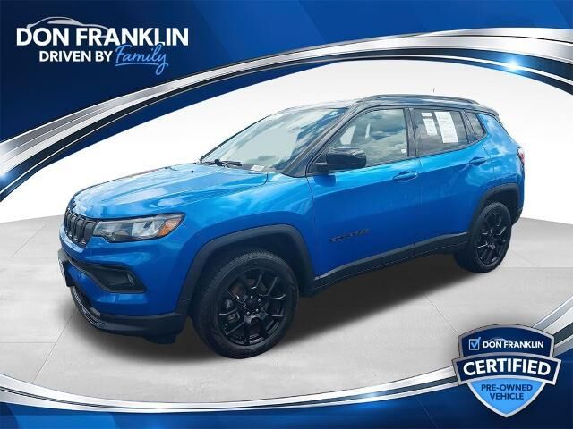 2022 Jeep Compass Latitude — photo 1 of 13