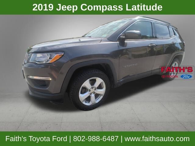 2019 Jeep Compass Latitude — photo 1 of 13