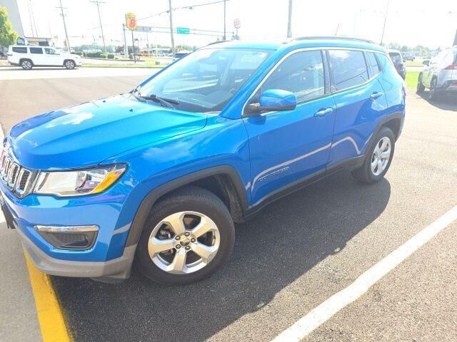 2018 Jeep Compass Latitude — photo 1 of 4