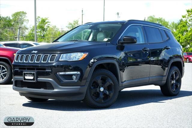 2018 Jeep Compass Latitude — photo 1 of 40