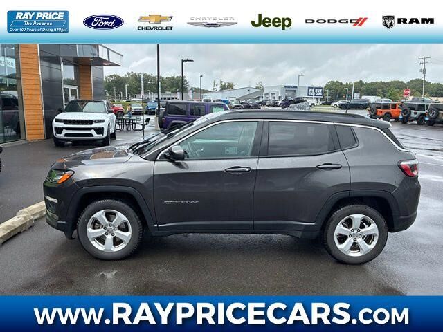2018 Jeep Compass Latitude — photo 1 of 13