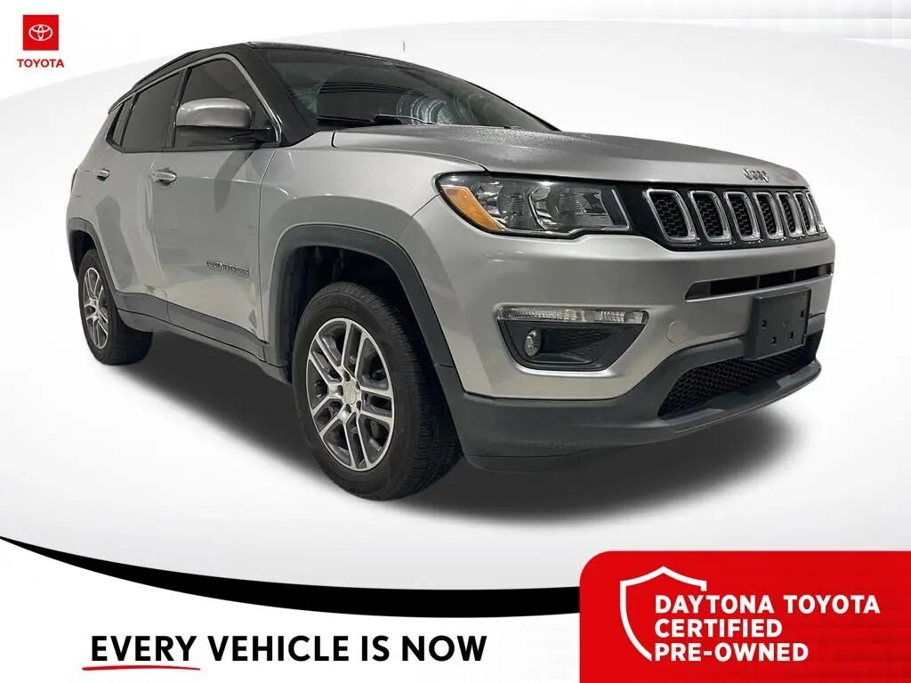 2020 Jeep Compass Latitude — photo 1 of 10
