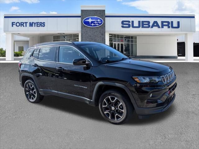 2022 Jeep Compass Latitude — photo 1 of 13