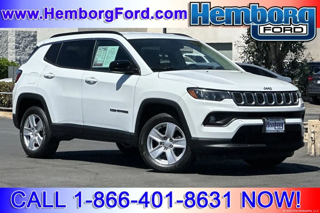 2022 Jeep Compass Latitude — photo 1 of 13