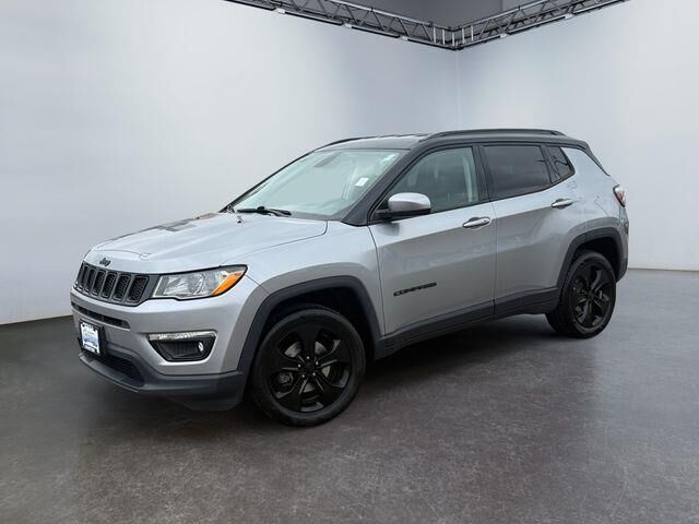 2019 Jeep Compass Latitude — photo 1 of 12