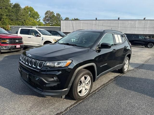2022 Jeep Compass Latitude — photo 1 of 26