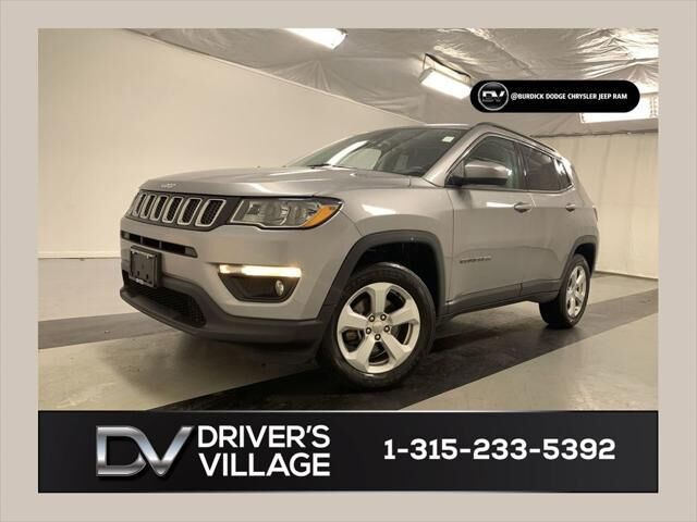 2020 Jeep Compass Latitude — photo 1 of 13