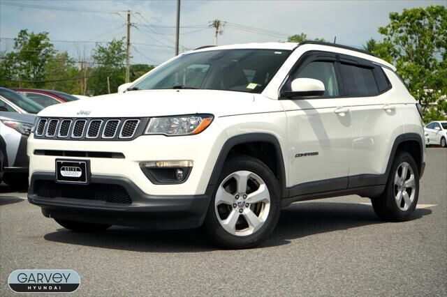 2018 Jeep Compass Latitude — photo 1 of 13