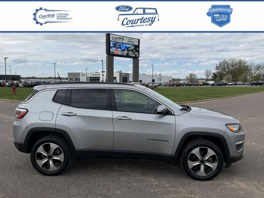 2018 Jeep Compass Latitude — photo 1 of 14