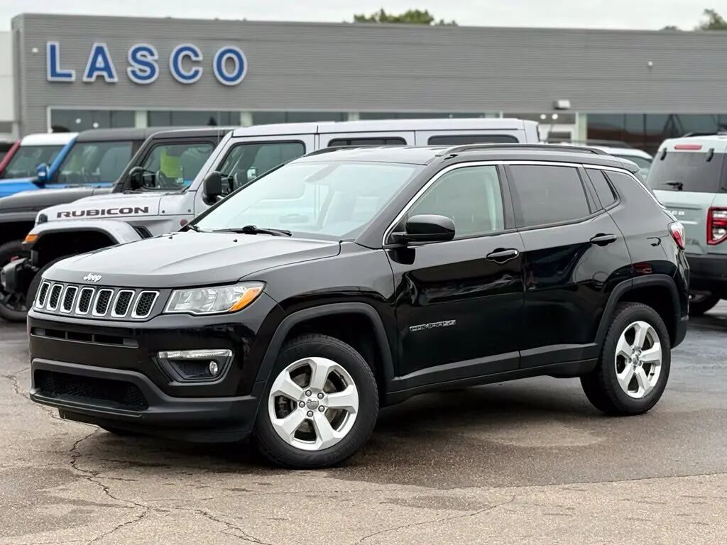 2018 Jeep Compass Latitude — photo 1 of 13