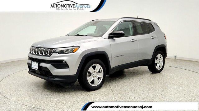 2022 Jeep Compass Latitude — photo 1 of 15