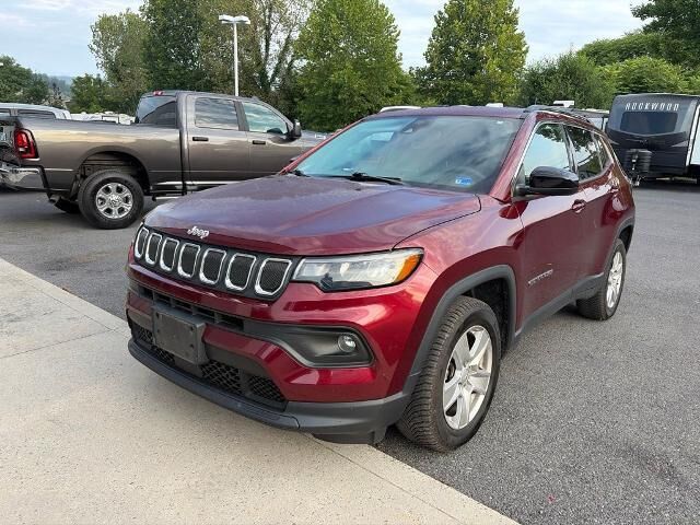 2022 Jeep Compass Latitude — photo 1 of 8