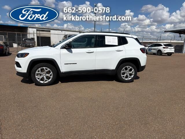 2024 Jeep Compass Latitude — photo 1 of 2
