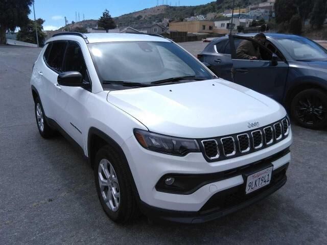 2024 Jeep Compass Latitude — photo 1 of 2
