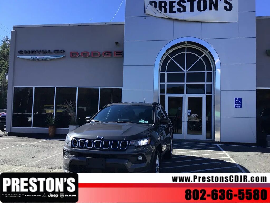 2024 Jeep Compass Latitude — photo 1 of 13