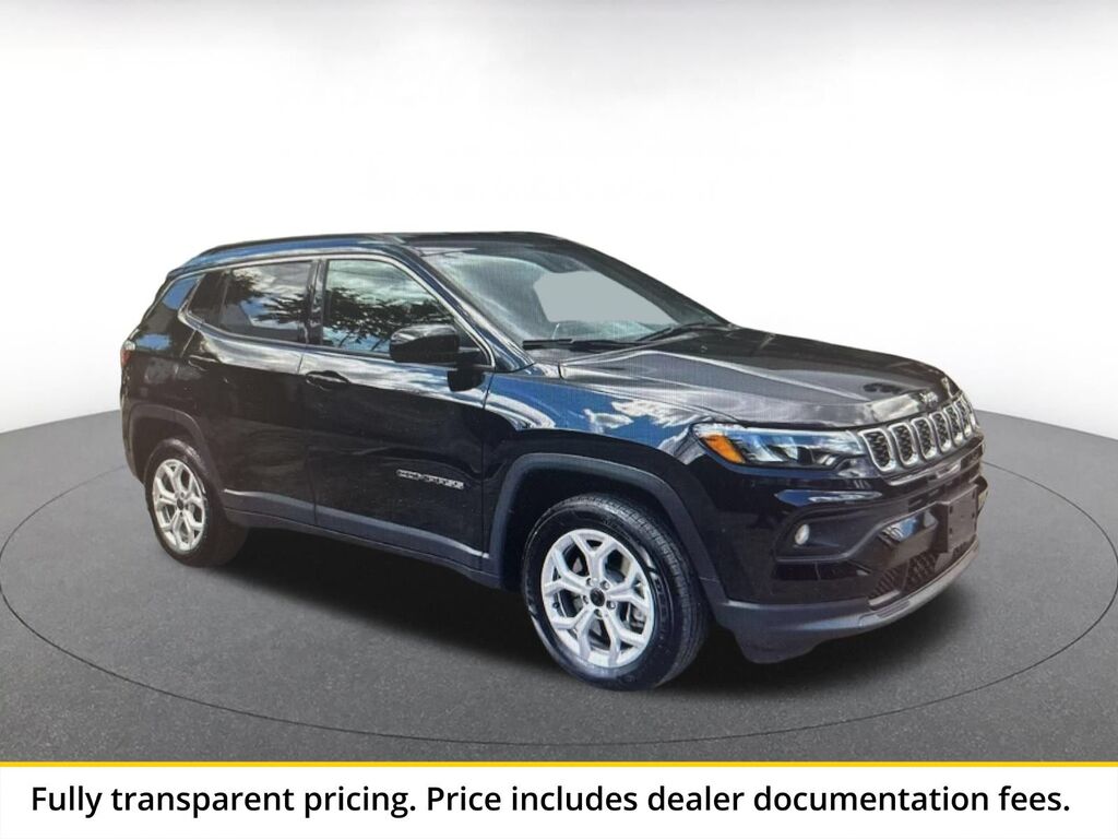 2025 Jeep Compass Latitude — photo 1 of 14
