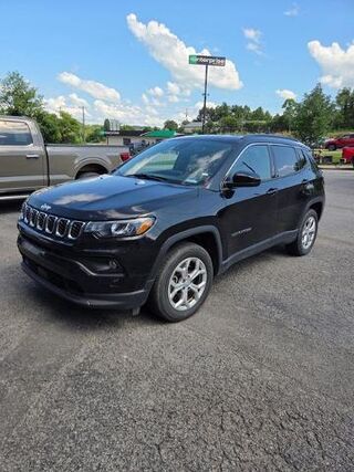 2024 Jeep Compass Latitude — photo 1 of 14