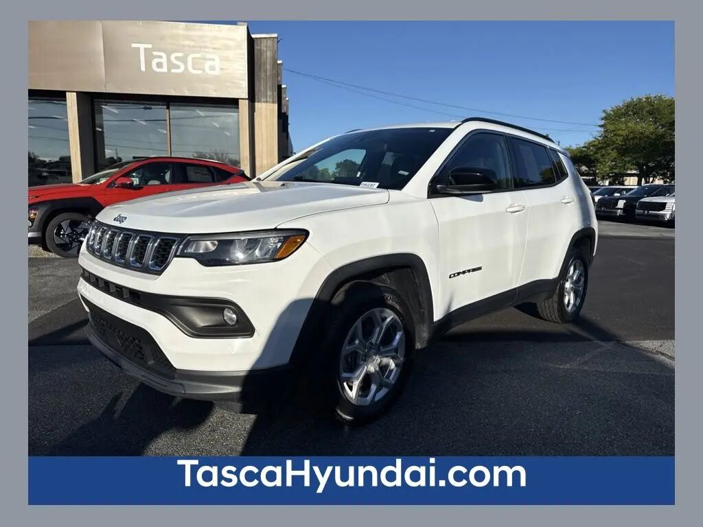 2024 Jeep Compass Latitude — photo 1 of 13