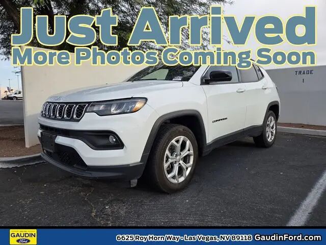 2024 Jeep Compass Latitude — photo 1 of 5