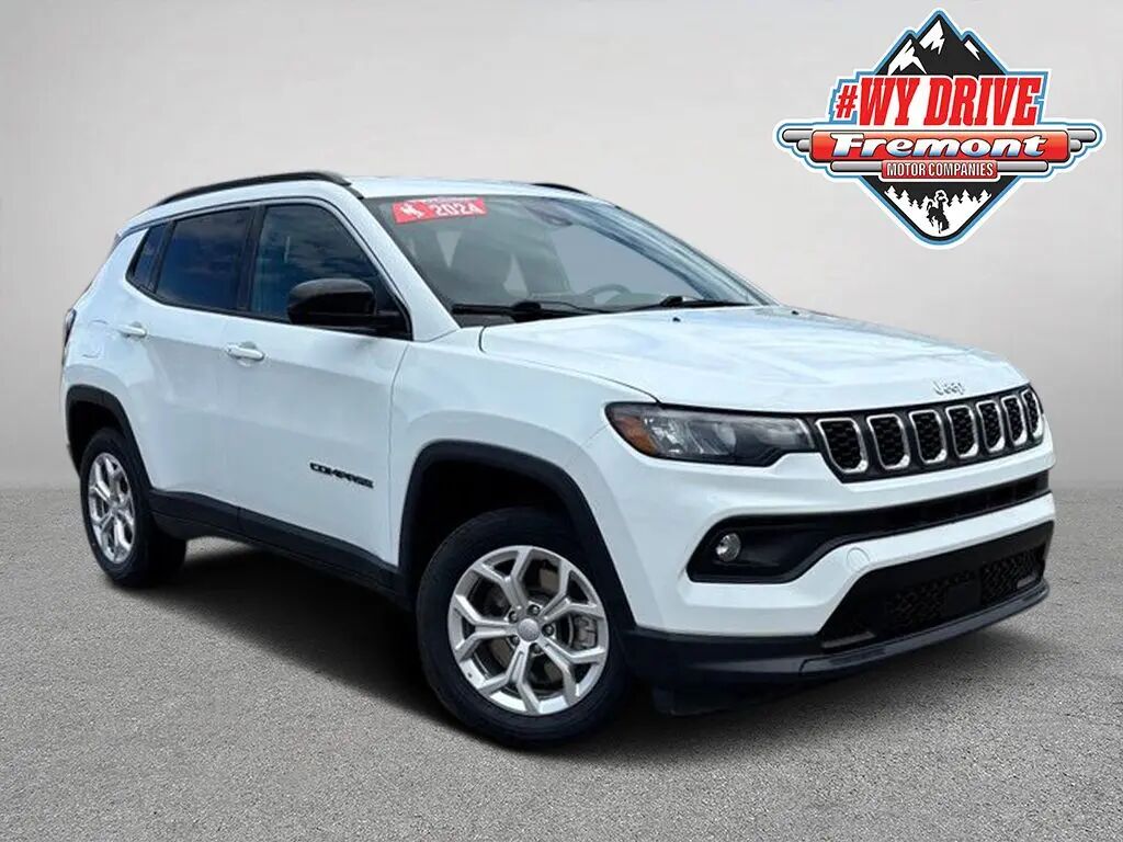 2024 Jeep Compass Latitude — photo 1 of 13