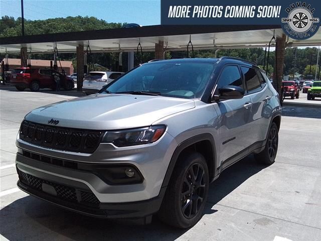 2024 Jeep Compass Latitude — photo 1 of 13