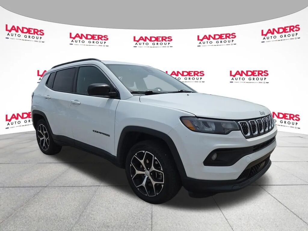 2024 Jeep Compass Latitude — photo 1 of 13