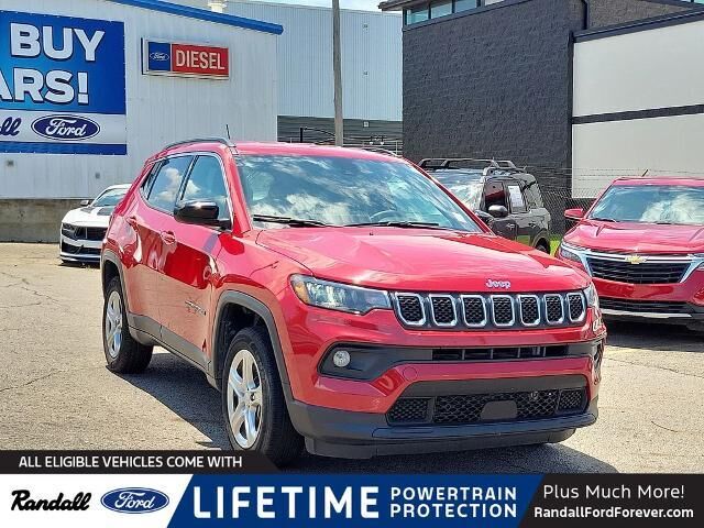2024 Jeep Compass Latitude — photo 1 of 13