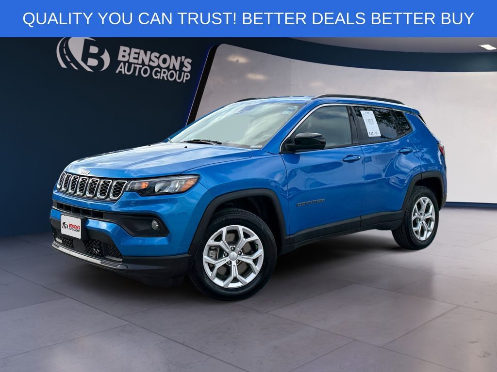 2024 Jeep Compass Latitude — photo 1 of 13