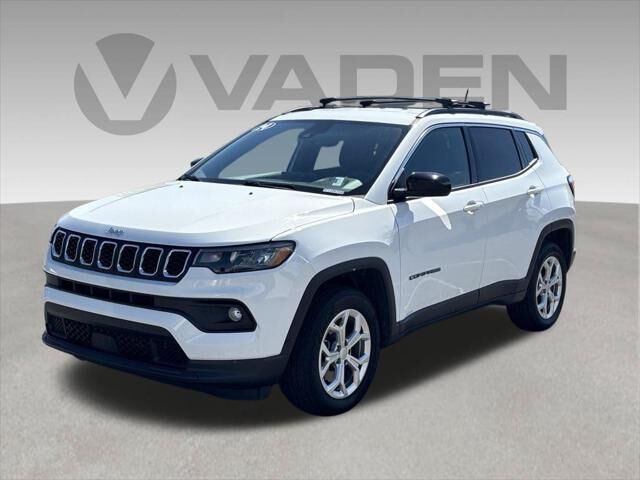 2024 Jeep Compass Latitude — photo 1 of 13