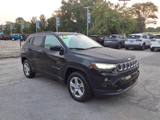 2024 Jeep Compass Latitude — photo 1 of 27