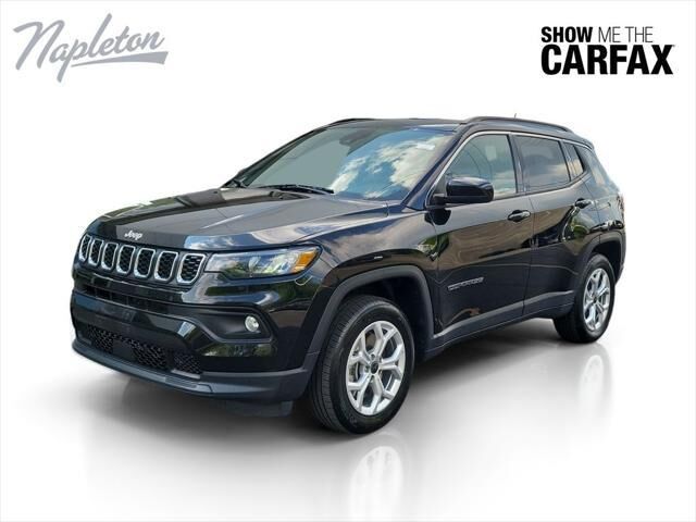 2025 Jeep Compass Latitude — photo 1 of 13
