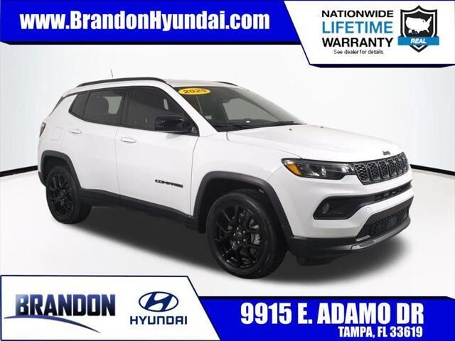 2025 Jeep Compass Latitude — photo 1 of 13
