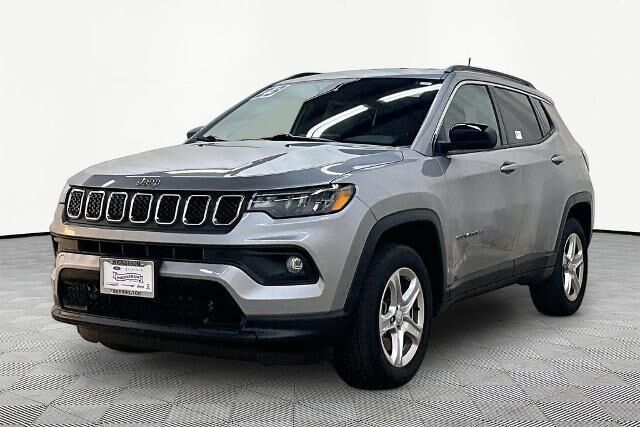 2023 Jeep Compass Latitude — photo 1 of 26