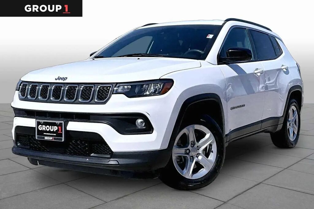 2023 Jeep Compass Latitude — photo 1 of 25