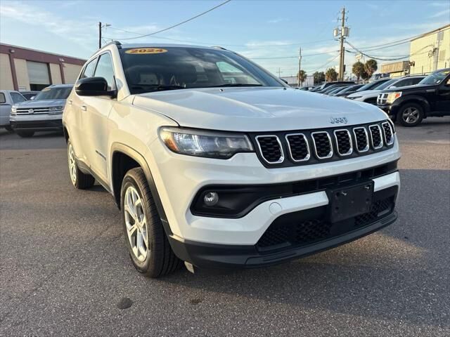 2024 Jeep Compass Latitude — photo 1 of 39
