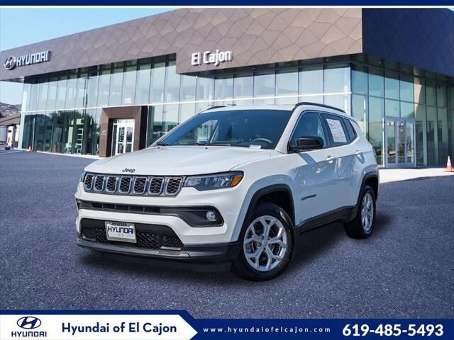 2024 Jeep Compass Latitude — photo 1 of 13
