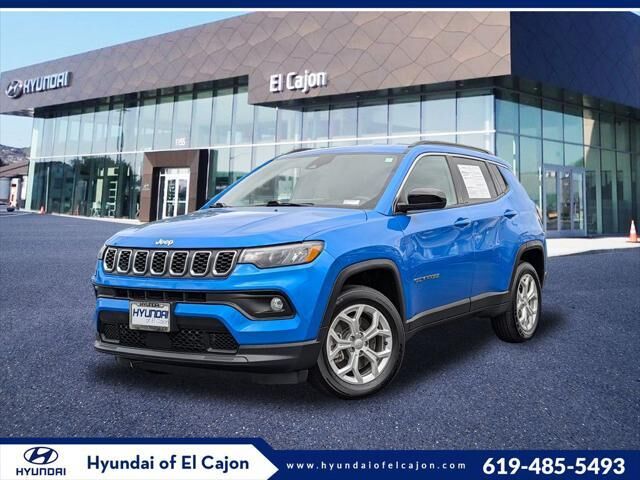 2024 Jeep Compass Latitude — photo 1 of 13