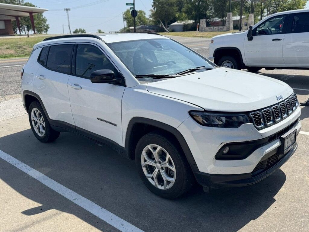 2024 Jeep Compass Latitude — photo 1 of 24