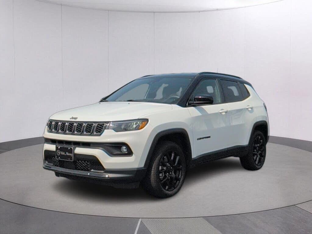 2024 Jeep Compass Latitude — photo 1 of 14