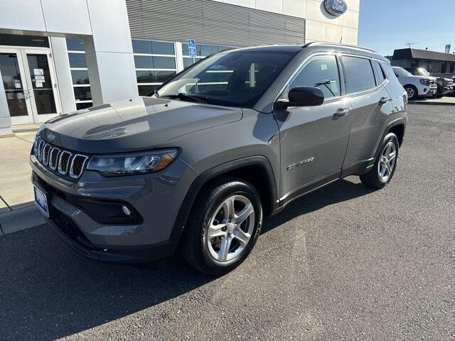 2024 Jeep Compass Latitude — photo 1 of 26