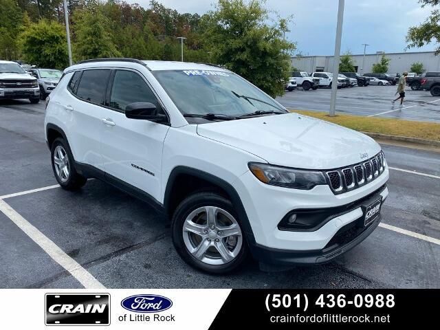 2024 Jeep Compass Latitude — photo 1 of 13