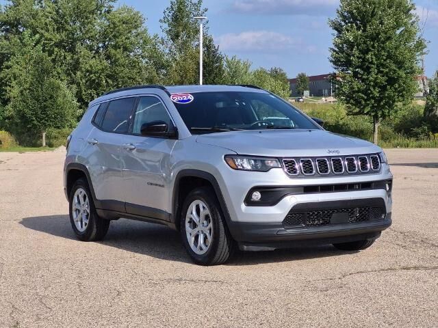 2024 Jeep Compass Latitude — photo 1 of 13