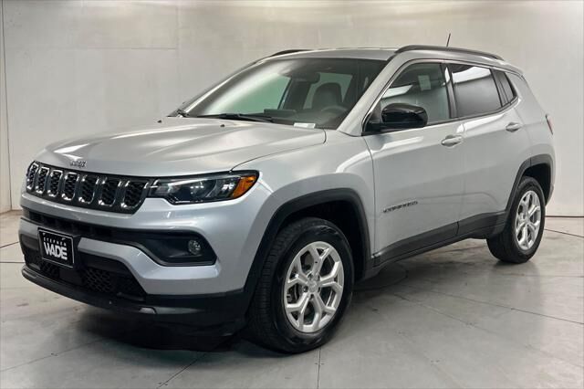 2024 Jeep Compass Latitude — photo 1 of 13