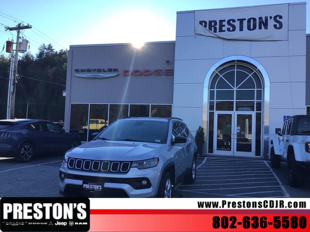 2024 Jeep Compass Latitude — photo 1 of 9