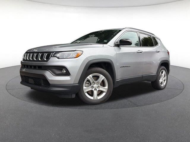 2024 Jeep Compass Latitude — photo 1 of 13